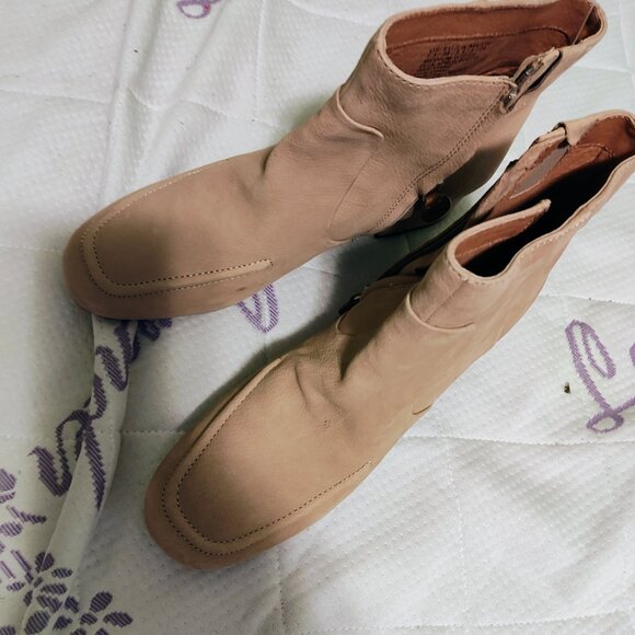 Kenneth Cole Gentle souls Booties 7.5 - Picture 3 of 16